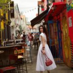 Zoe Tay Instagram - 🩷❤️🧡💛💚💙💜 没有人能预知未来的命运， 但我们可以用愉悦的表情面对命运。 周末愉快🩷 #周末心情 #一切尽在不言中❤️ #有你的感觉真好 #自己的路自己決定 #简单就是快乐_幸福如此简单 #五彩缤纷的世界 #感受生活的美好与温度 📸 @xiangjungeng #ZoeTay #鄭惠玉 #惠声玉影 #佐伊の語 Haji Lane, Singapore
