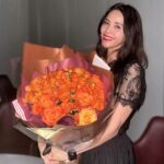 Zoe Tay Instagram - ❤️❤️❤️💋💋💋🍿🍿🍿 感恩是一种美好的情感， 因为只要拥有阳光心态， 你的世界就会处处盛开鲜花。 #周一愉快🌻 #感恩美好的一切🙏❤ #生活与过活 #简单就是幸福 #新年新气象新年新希望 #ZoeTay #鄭惠玉 #惠声玉影 #佐伊の語 Singapore