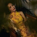 Zoe Tay Instagram - 🐉🐉🏮🏮🏮🧧🧧 愿世间美好都能与你不期而遇。 祝愿大家一切安好 周末愉快 #二月份的新加坡 #倒数农历新年2024 🐉🧨 #美好是值得期待的 #生活需要自己去点缀 #优雅五十人生 #祝愿平安健康快乐的每一天 #ZoeTay #鄭惠玉 #惠声玉影 #佐伊の語 Singapore