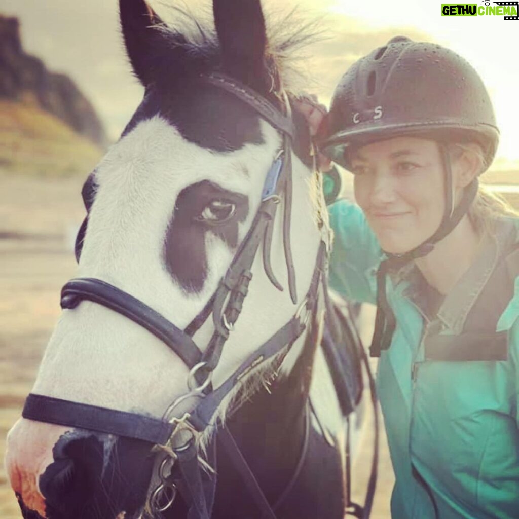 Zoie Palmer Instagram - Thank-you to @crindlestables for a most incredible day on a sunset horseback riding trek along the beach 🇮🇪 And a big thank-you to “Captain” the horse, who took very good care of this novice rider. Donegal, Ireland