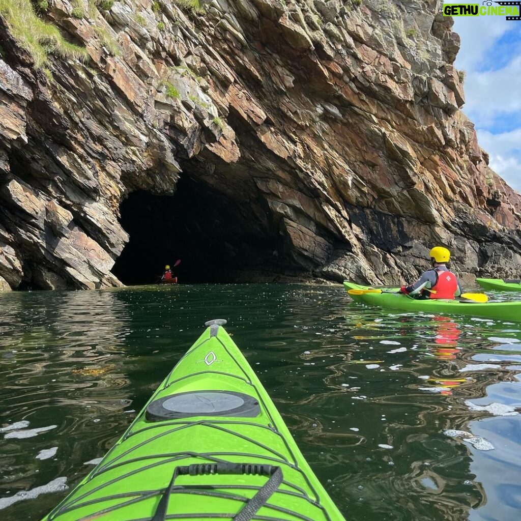 Zoie Palmer Instagram - When you head out to the ocean to go kayaking in some caves with some of the best, funniest, kindest, gang around and they also happen to be your family, it’s just about the best day ever. ❤️🇮🇪 Fort Dunree