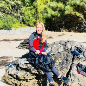 Zoie Palmer Instagram - When you head out to the ocean to go kayaking in some caves with some of the best, funniest, kindest, gang around and they also happen to be your family, it’s just about the best day ever. ❤️🇮🇪