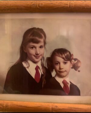 Zoie Palmer Instagram - When you’re in Ireland with your mum and you come across a pic of your sis and you. What a way to end 2020 hey @traceyweiler