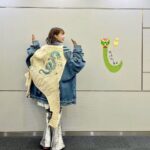 asmi Instagram - 本日わたくしasmi、23歳になりました🙏🏻 asmiを初めて今年で6年目に入ります ここまでなんとか少しずつ前に進んできたけど 挫けたり逃げたりすることの方が多かった気がする！ しかし今年はしっかりチャレンジを仕掛けていく！ こわいものはまだまだ沢山あるし 守りきれないものも なくならないけど ただ、強くなりたい！ 今はそう思っている🎀 かっこいい人でいられるように いい歌がうたえるように 23歳もがんばります！ みなさまどうか 今年もよろしくお願いいたします☺️🧡 (写真はCDTVのときの⚡️ @taiji_tj さんが辰つけてくれた♩)