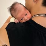 popping ed Instagram - My dear papa 這是我來到這個世界的第三個月 也是跟papa一起過的第一個父親節。 謝謝拔拔雖然工作很忙，但是每一天還是很認真當我的晚班警衛守護著我，照顧我晚上內內time 和睡覺。 會很用很逗趣的方式探索這個世界。帶我聽很多不同類型的音樂。做一些很奇妙的事。雖然很多事物我都還懵懵懂懂、每天都是很多新的挑戰。但是因為你是個有趣認真又負責的拔拔。讓我可以很放心又快樂的冒險。 謝謝有趣又好玩的大夥伴。PiKA love you😘