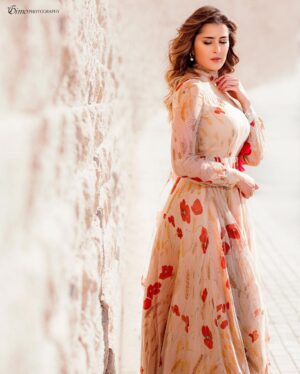 Aïcha Ben Ahmed Instagram - The floral feeling 🌺🌺🌺
Stylist @youmnamoustafa 
Makeup @sohakhoury 
Hair @ramy.patrek @alamode.salon 
📷 @gimoooz 
Dress @maisonvalentino
#aichabenahmed #actress #valentino #maisonvalentino #flowers #flowerdress