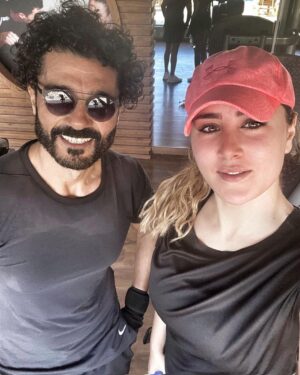 Aïcha Ben Ahmed Instagram - Enjoying work out on our day off 💪💪
@khaledelnabawyofficial 
#عائشة_بن_احمد #خالد_النبوي