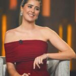 Aïcha Ben Ahmed Instagram - استنوني يوم الخميس والجمعة مع النجم الكوميدي محمد ثروت والمطربة رشا الشرنوبي في برنامج #سهرانين لأمير كرارة 😉 @sahraneen_on Stylist : @youmnamoustafa Dress : @yousef_aljasmi Makeup : @makeup_ahmedshawky Hair : @haithamdahab00 Jewelry: @glamour.jewellery