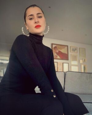 Aïcha Ben Ahmed Instagram - مساء الخير ❤️❤️❤️
#عائشة_بن_احمد #توأم_روحي #نسر_الصعيد #الفلوس #aichabenahmed #tunisia #blackstyle  #redlipstick