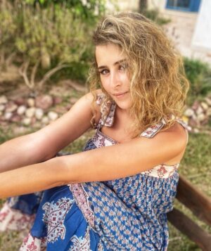 Aïcha Ben Ahmed Instagram - I was made for sunny days 🌞🌞
#sunnyday #summervibes #blondhair #actress #vacation #djerba #tunisia