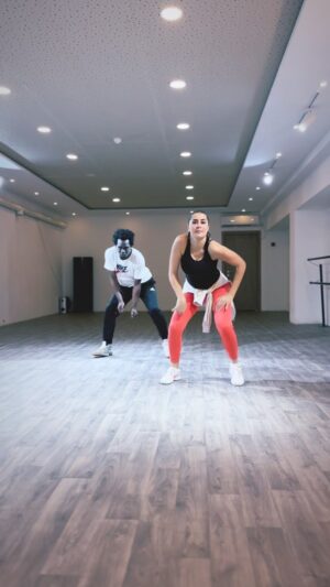 Aïcha Ben Ahmed Instagram - 💃💃💃 @charfeddine ❤️
📷 @ltproductionofficial #dance #dancers #tunisia #dancelife #dancevideo #actress #aichabenahmed #عائشة_بن_احمد #عائشه_بن_أحمد @culturama.tunisie