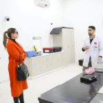 Aïcha Ben Ahmed Instagram - تلقيت دعوه كريمه لزيارة مستشفى سرطان الاطفال ٥٧٣٥٧ - من د. ايمن الغزالى حرب) المستشفى هو اكبر صرح طبى لعلاج سرطان الاطفال فى العالم من حيث عدد الاسرًه ( حوالى ٣٠٠ سرير) نسب الشفاء فيه تقترب من نسب الشفا العالمية. شوفت معمل من اكبر وافضل واحدث المعامل المميكنه لتحاليل الدم. زرت جهاز السايبر نايف وهو احدث جهاز علاج اشعاعى موجود فى افريقيا للاورام الدقيقه مثل ( المخ والكبد والكلى والرئه والبروستاتا). الجهاز بيعالج الورم بتقنيه مميزه مبنيه على الذكاء الاصطناعى وبعدد جلسات قليله وبدون تدخل جراحى وبدون اثار جانبيه. كمان شوفت الاطفال ولعبت ورسمت معاهم فى مركز الابداع الفنى (العلاج بالفن) وشوفت قد ايه الدعم النفسى للاطفال وذويهم شئ مهم جدا بالتوازى مع العلاج الكيماوي والاشعاعى. شوفت قد ايه اهتمام ورعايه ونظافة من كل العاملين وطاقة الحب اللى موجوده من اول دخولى المكان وكمان شغفهم وطاقتهم لتقديم كل الدعم للاطفال. انا فى الحقيقه فخوره بوجود صرح طبى زى 57357 فى افريقيا بيقدم خدمه طبيه و نفسيه زى كده للاطفال مرضى السرطان بالمجان والاهتمام بالعامل النفسى للطفل وذويه وبدعو كل شخص انه يزور مستشفى 57357 ويقدم الدعم للاطفال ويتبرع باللى يقدر عليه لان تبرعه هيفرق كتير فى علاج طفل مريض حابه اشكر كل شخص ساهم بوقته او بتبرعه انه يفرح الاطفال... انا مهما اقول عن المكان مش هوفيه حقه.. اللى حابب يزور الولاد او عنده أى استفسار..يتصل على ١٩٠٥٧.. و لمعلومات اكتر .. زوروا الموقع الالكترونى www.57357.org @hospital57357_ @ayman_elghazaly_harb