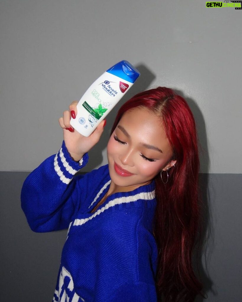 AC Bonifacio Instagram - Have you guys been scratching your head a lot lately?? That might be dandruff! With the weird weather we've been having, our scalp needs help to stay clean and healthy. Use Head & Shoulders everyday to #LetITCHGo and get dandruff protection all day everyday! No more itching, just a fresh and clean scalp! @headandshouldersph #Ad #Sponsored #NoITCHuations #LetItchGo