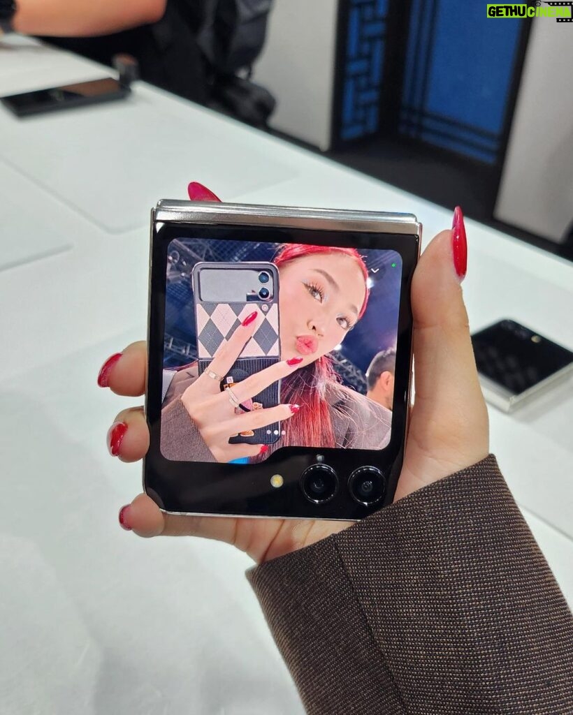 AC Bonifacio Instagram - honored to have attended #GalaxyUnpacked 🤝🏼 you joined the flip side yet? also swipe to see me fangirl like crazyyy 🤪 hi yoongi <3333 #JoinTheFlipSide #TeamGalaxy #WithGalaxy @samsungph @samsungmobile Seoul, Korea