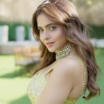 Aamna Sharif Instagram - 🌻 . . . . . . . . . . . In @nayantaara Jew @curiocottagejewelry Makeup @safasheikhbeauty Hair @little_hair_poetry @ziaulhaque Location @gallopsmumbai #reels #reelsinstagram