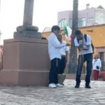 Aarón Díaz Instagram - Usos y costumbres desde la esquina de @elpegasosma en San Miguel de Allende… Que hermosas las tradiciones de esta mágica ciudad 🙌🏽