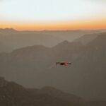 Aarón Díaz Instagram - En este episodio aprendimos que Los tarahumaras se llaman a sí mismos rarámuri, que significa corredores a pie; proviene de las raíces: rara (pie) y muri (correr). Habitan la parte de la Sierra Madre Occidental que atraviesa el estado de Chihuahua y el suroeste de Durango y Sonora. ¿Sabían eso? 🌵🇲🇽 México