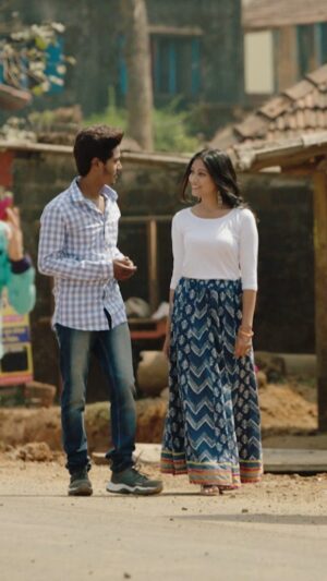 Aarya Ambekar Instagram - #ChoruChorunFemaleVersion Happyy Valentine's Dayyy!!❤️ Love is in the air and here's a song you can dedicate to your loved one! Beautiful melody by #Sanjeev-Darshan and sweet lyrics by #DrVinayakPawar. I dedicate it to you all for showering me and my music with so much love always!🤗
Love, 
Aarya :)