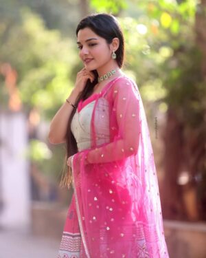 Aarya Ambekar Instagram - "Perhaps the greatest tragedy of our times is that we have the knowledge and resources to mend hearts and heal wounds, yet we lack the empathy and kindness to do so."
.
PC: @saneshashank 
Outfit: @fragrance_designs 
Styling, Hair, Make-up: 🙋🏻‍♀️
.
.
.
___
#aaryaambekar #aaryawrites #theothersideofgemini