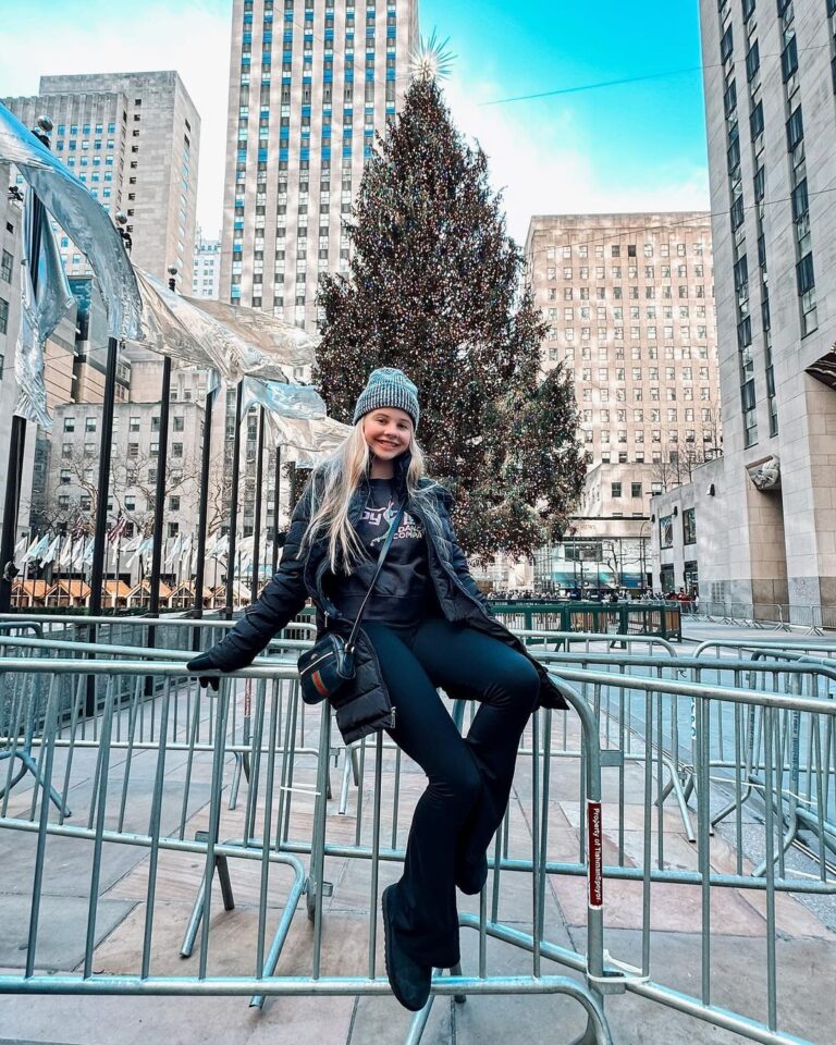 Abby Miller Instagram - It’s The Most Wonderful Time Of Year Underneath The Tree in #RockefellerCenter 🎄✨ #aldc #aldcalways #abbylee #abbyleemiller #christmas #happyholidays #abbyleedancecompany #aldcla #aldcpgh #abbylee #dancemoms #madhouse #leaveitonthedancefloor New York, New York