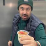 Abdel Aziz El Moslem Instagram - كاوكاو بالسكوت نااااطع ومتك تك إذا ماعندكم وقت تسوونه طلبوه من @fh_cuisine_kw طباخهم ماشاء الله ناااطع اكل كويتي واحلى حلى تصوير وإخراج #وليد_جمعه #حلويات #سويت #طبخ #طبخات #مطبخ #متك_تك #شوكلاته #بسكويت #نجم #فنان #الكويت #عبدالعزيز_المسلم