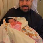 Abdel Aziz El Moslem Instagram - ‏الحمدلله حمداً كثيراً طيباً مباركاً ‏(رَبِّ أَوْزِعْنِي أَنْ أَشْكُرَ نِعْمَتَكَ الَّتِي أَنْعَمْتَ عَلَي) ‏ بفضل من الله تعالى ومنّه وكرمه رزق الله أبني عبدالله ‏ ‏ مولوده ،. وهي أول حفيدة لنا أسأل الله أن يبارك فيها وأن يرزقنا برها وأن يجعلها من عباده الصالحين، ومن حفظة كتابه الكريم اللهم آمين والحمدلله رب العالمين #عبدالعزيز_المسلم #عبدالله_المسلم @abdallalmsallam