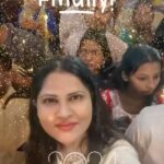 Abha Paul Instagram – #2024 ki shuruat Siddhivinayak Ganpati Ji ke darshan ke saath karne ka socha, lekin wahan itni bheed thi ki darshan nahi ho paye. Phir socha, kyun na Mahalakshmi ke darshan kar liye jaaye. Lekin wahan bhi lambi line thi, darshan nahi ho paye. Phir dil se bhagwan ka naam liya aur wapas Siddhivinayak gaye. Aur tab jaake darshan huye, dil khush ho gaya. Yeh hai meri 2024 ki shuruat ki kahani, bhagwan ke darshan ke saath. 🕉️ #harharmahadevॐ  #ganpatibappamorya  #jaimatadi 

#siddhivinayak 
#darshan 
#mahalaxmi Siddhivinayak Temple, Mumbai