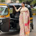 Abha Paul Instagram - Ethnic attires ❤️ 1: #saree #banarasisaree 2: #sindur #bhartiyaparampara Pics #credit @yadav.himani #style @yadav.himani #makeupartist @ayesha_das_dowerah #hairstyles @ayesha_das_dowerah CBD Belapur