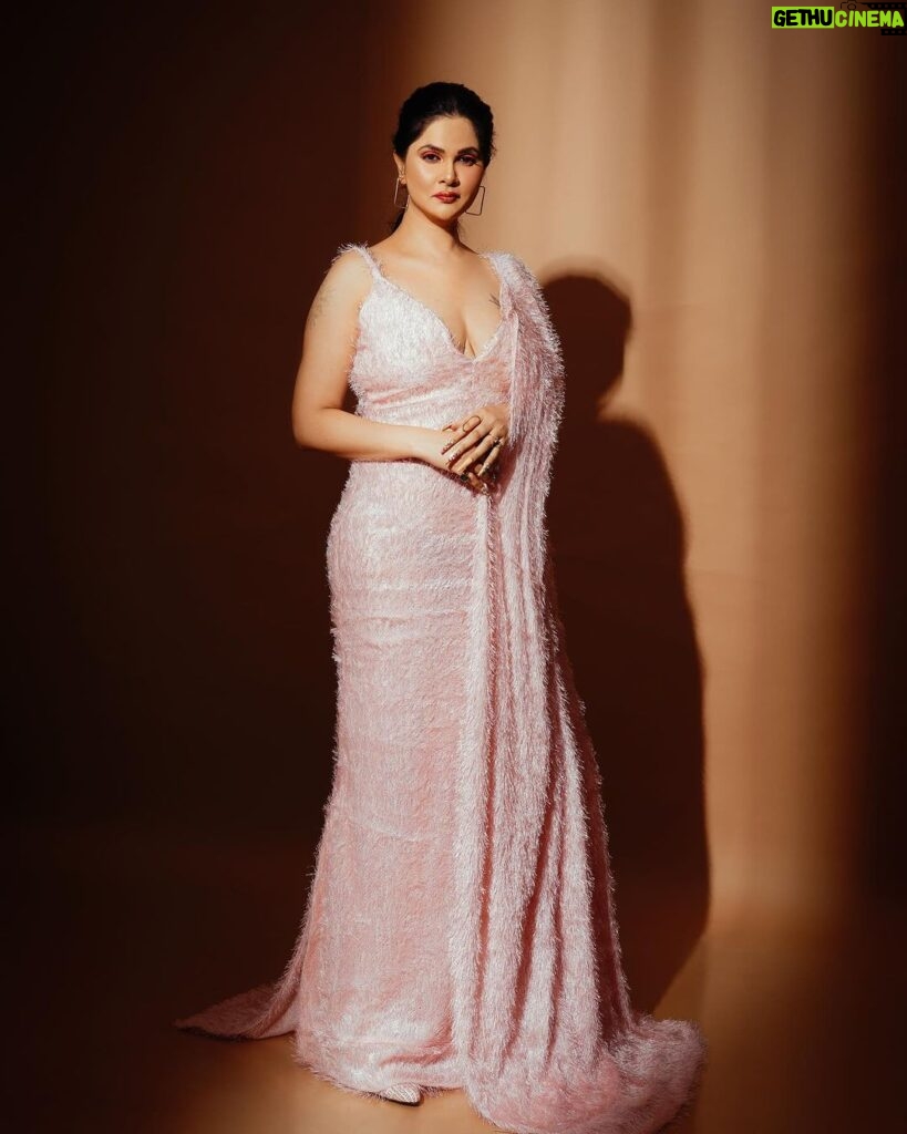 Abha Paul Instagram - Think pink and slay all day – this gown is my Fashion Nova fairy tale. ✨👑 #photographer @abhay_r_kirti #hairandmakeup @ayesha_das_dowerah #designer @yadav.himani #coordinate @teamaabhapaul #brand @aabhapaulclothing