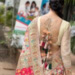 Abha Paul Instagram - Ethnic attires ❤️ 1: #saree #banarasisaree 2: #sindur #bhartiyaparampara Pics #credit @yadav.himani #style @yadav.himani #makeupartist @ayesha_das_dowerah #hairstyles @ayesha_das_dowerah CBD Belapur