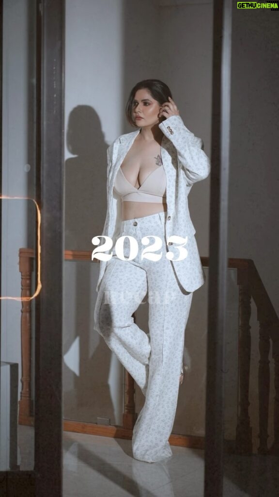 Abha Paul Instagram - Happy New Year #2024 🌟🎊 Bye Bye #2023 #happynewyear2024