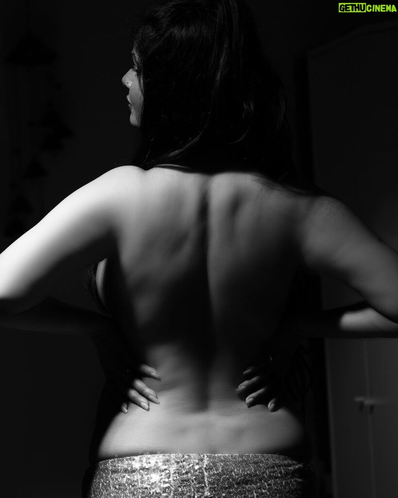 Abha Paul Instagram - Monochrome Magic! A glimpse of my sculpted silhouette, because gym’s hard work never sees color. 💪 #SweatAndSteel #GymLife #NoPainNoGain #FitnessGoals #BodySculpting #MonochromeMuscles”