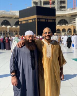 Abu Azaitar Instagram - 🔸Eid Mubarak to my sisters and brothers all over the world🔸
Wünsche euch und euren Familien ein gesegnetes Iftar fest 🎊
‎عيد مبارك سعيد، اعاده الله علينا و عليكم و على جميع المسلمين بالأمان 
‎و البركة. كل عام و انتم و العائلة بالف خير و هناء