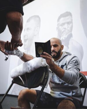 Abu Azaitar Instagram - Happy Birthday 20.02.2021 Wish you my brother all the best for your whole entire life and especially today a happy birthday 🎂🎉🎊
May God bless you with health success and happiness 💪🏾🤲🏽🙏🏽 In hope you never lose your famous smile and always keep it up my lil brother 🤗❤ . May God give you everything you desire and always protect you for all of Us 🙌🏽 @ottmanazaitar