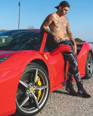 Achille Lauro Instagram - Ho cambiato macchina ma ho la stessa fame di quando in una macchina ci dormivo
