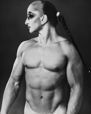 Achille Lauro Instagram - • Creative Director: @directedbyachillelauro
Sono il Rock 'N Roll.
Trasgressione che entra nelle case di mezza America.
Esplicito invito a lasciarsi andare.
Una vecchia chiesa indignata per il credo dell'irriverenza.
Nuovo tempio notturno del giovane e del proibito.
È tempo di gioco.
Demonio, divinità,
Jukebox tappezzati di chiodi.
Unione rituale con gli altri
In un solo corpo danzante.
Carne che chiede carne.
Uragano nei desideri sessuali,
Scossa nel perbenismo familiare,
Promessa di piacere.
Il sacro vincolo del godimento.
Godere è un obbligo.
Dio benedica chi gode.

I am Rock ‘n' Roll.
Transgressions entering houses all over America.
An explicit appeal to let yourself go.
An old church indignant over the irreverent beliefs.
A new night temple of youth and the forbidden.
It's time to play.
Demon, divinity,
Nail covered Juke Box.
Ritualised union with others
In a single, dancing body.
Meat asking for meat.
Hurricane of sexual desires,
Family respectability shocked. 
The promise of pleasure
The sacred bond of pleasures.
Pleasure is a duty. 
God blesses those who take pleasure.

Tributo a Mina, donna dal vero animo Rock 'N Roll, e all'iconica cover dell'album Rane Supreme del 1987.

Costume Design: @alessandro_michele @gucci 

Co-creative Director: Nicolò Cerioni 

Fotografia: @LeandroEmede

@guccibeauty