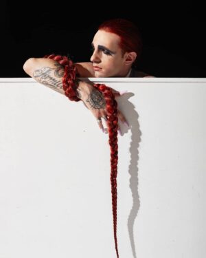 Achille Lauro Instagram - • Creative Director: @directedbyachillelauro
Sono il Rock 'N Roll.
Trasgressione che entra nelle case di mezza America.
Esplicito invito a lasciarsi andare.
Una vecchia chiesa indignata per il credo dell'irriverenza.
Nuovo tempio notturno del giovane e del proibito.
È tempo di gioco.
Demonio, divinità,
Jukebox tappezzati di chiodi.
Unione rituale con gli altri
In un solo corpo danzante.
Carne che chiede carne.
Uragano nei desideri sessuali,
Scossa nel perbenismo familiare,
Promessa di piacere.
Il sacro vincolo del godimento.
Godere è un obbligo.
Dio benedica chi gode.

I am Rock ‘n' Roll.
Transgressions entering houses all over America.
An explicit appeal to let yourself go.
An old church indignant over the irreverent beliefs.
A new night temple of youth and the forbidden.
It's time to play.
Demon, divinity,
Nail covered Juke Box.
Ritualised union with others
In a single, dancing body.
Meat asking for meat.
Hurricane of sexual desires,
Family respectability shocked. 
The promise of pleasure
The sacred bond of pleasures.
Pleasure is a duty. 
God blesses those who take pleasure.

Tributo a Mina, donna dal vero animo Rock 'N Roll, e all'iconica foto scattata da Mauro Balletti nel 1984

 Costume Design: @alessandro_michele @gucci 

Co-creative Director: Nicolò Cerioni 

Fotografia: @LeandroEmede

@guccibeauty