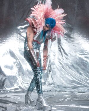 Achille Lauro Instagram - • Creative Director: @directedbyachillelauro
Sono il Glam rock.
Sono un volto coperto dal trucco.
La lacrima che lo rovina. 
Il velo di mistero sulla vita. 
Sono la solitudine nascosta in un costume da palcoscenico. 
Sessualmente tutto.
Genericamente niente.
Esagerazione, teatralità, disinibizione.
Lusso e decadenza.
Peccato e peccatore,
Grazia e benedizione.
Un brano che diventa nudità. 
Sono gli artisti che si spogliano, 
E lasciano che chiunque 
Possa spiare nelle loro camere da letto e in tutte le stanze della psiche.
Esistere è essere.
Essere è diritto di ognuno.
Dio benedica chi è.

I am Glam rock.
I am a makeup covered face.
The tear which ruins it. 
The veil of the mistery of life. 
I am loneliness hidden by a stage costume. 
Sexually, everything.
Generically, nothing.
Over the top, theatrical, uninhibited.
Luxury and decadence.
Sin and sinner,
Grace and blessing.
A tune turning to nudity. 
It is artists who undress, 
And let anyone 
Spy into their bedrooms and all the rooms of their minds.
Existing is being.
Being is everyone's right.
God bless who is.

Costume Design: @alessandro_michele @gucci 

Co-creative Director: Nicolò Cerioni 

Fotografia: @LeandroEmede

@guccibeauty