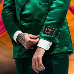 Achille Lauro Instagram - Ziggy Stardust,
uno dei tanti alter ego di David Bowie.Anima ribelle simbolo di assoluta libertà artistica espressiva e sessuale e di una mascolinità non tossica.

• Creative Director: @directedbyachillelauro