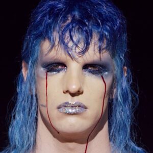 Achille Lauro Instagram - Sono il Glam rock.
Sono un volto coperto dal trucco.
La lacrima che lo rovina. 
Il velo di mistero sulla vita. 
Sono la solitudine nascosta in un costume da palcoscenico. 
Sessualmente tutto.
Genericamente niente.
Esagerazione, teatralità, disinibizione.
Lusso e decadenza.
Peccato e peccatore,
Grazia e benedizione.
Un brano che diventa nudità. 
Sono gli artisti che si spogliano, 
E lasciano che chiunque 
Possa spiare nelle loro camere da letto e in tutte le stanze della psiche.
Esistere è essere.
Essere è diritto di ognuno.
Dio benedica chi è.

I am Glam rock.
I am a makeup covered face.
The tear which ruins it. 
The veil of the mistery of life. 
I am loneliness hidden by a stage costume. 
Sexually, everything.
Generically, nothing.
Over the top, theatrical, uninhibited.
Luxury and decadence.
Sin and sinner,
Grace and blessing.
A tune turning to nudity. 
It is artists who undress, 
And let anyone 
Spy into their bedrooms and all the rooms of their minds.
Existing is being.
Being is everyone's right.
God bless who is.

• Creative Director: @directedbyachillelauro

Costume Design: @alessandro_michele @gucci 

Co-creative Director: Nicolò Cerioni 

Fotografia: @LeandroEmede

@guccibeauty