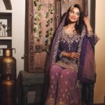 Adaa Khan Instagram - Kuch Noor Noor Sa Khayalon Mein; Ehsaas Yuh Nazaron Mein!! 🌙✨ . . . 📸: @mayankpradhan_ 👗: @shivaliahmedabad 💎: @shopravyaa 🤝: @vblitzcommunications 💄: @beautybythebeastt 📍: @bookreccee.locations . . #iftaarparty #fashion #lookbook #style #instadaily #instafashion #instagood #fashionlikeadaa #adaakhan #babasiddiqueiftaar