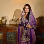 Adaa Khan Instagram - Kuch Noor Noor Sa Khayalon Mein; Ehsaas Yuh Nazaron Mein!! 🌙✨ . . . 📸: @mayankpradhan_ 👗: @shivaliahmedabad 💎: @shopravyaa 🤝: @vblitzcommunications 💄: @beautybythebeastt 📍: @bookreccee.locations . . #iftaarparty #fashion #lookbook #style #instadaily #instafashion #instagood #fashionlikeadaa #adaakhan #babasiddiqueiftaar