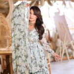 Adaa Khan Instagram - 💐💚 . . 📸: @sanimohini 👗: @@redpine_designs @vblitzcommunications 💎: @shopravyaa 📍: @koacafeandbar . . #photooftheday #desigirl #ramadan #instadaily #fashion #fashionlikeadaa #adaakhan