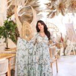 Adaa Khan Instagram - 💐💚 . . 📸: @sanimohini 👗: @@redpine_designs @vblitzcommunications 💎: @shopravyaa 📍: @koacafeandbar . . #photooftheday #desigirl #ramadan #instadaily #fashion #fashionlikeadaa #adaakhan