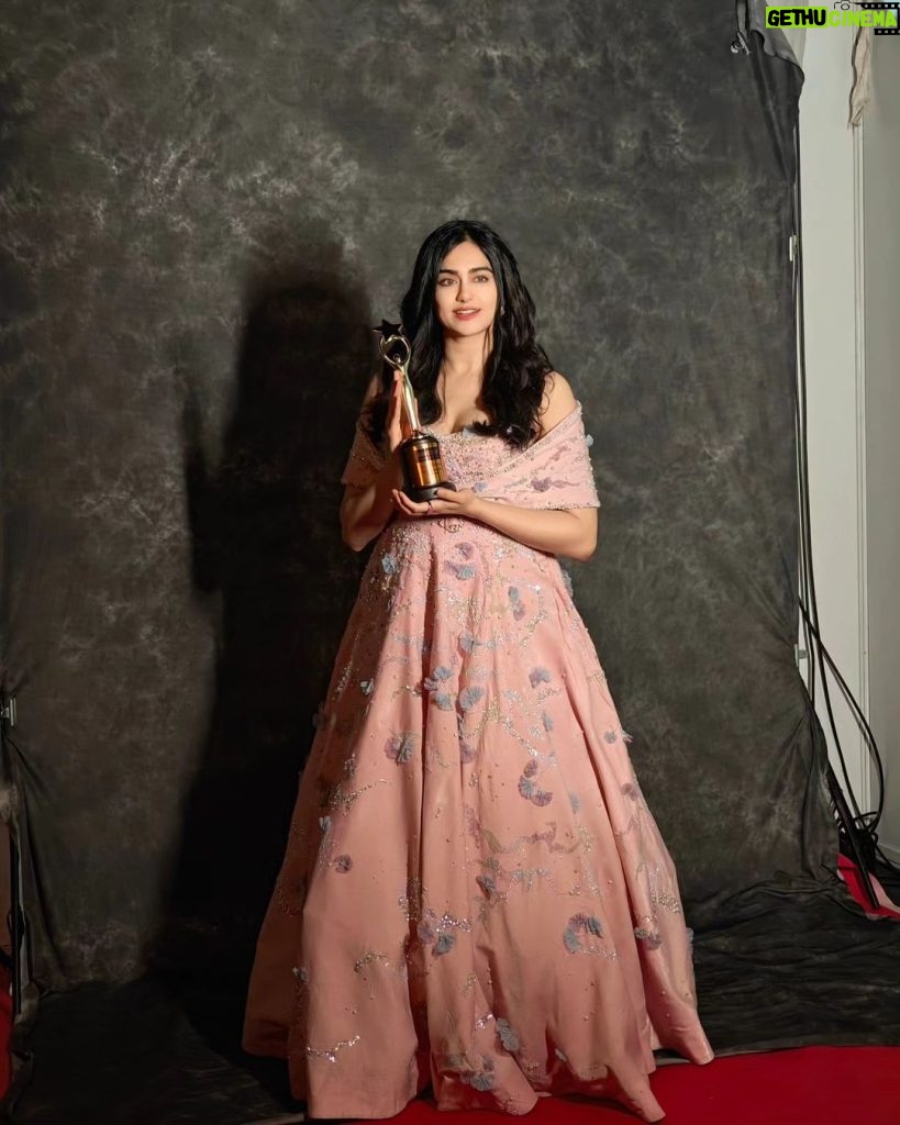 Adah Sharma Instagram - And the Best Actress Critics award goes to - the Audience ♥️♥️♥️♥️♥️ thank you @iconicgoldaward #TheKeralaStory