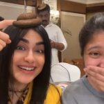 Adah Sharma Instagram - Sunflower seeds are a nutritious snack, rich in vitamin E and antioxidants, supporting healthy skin, boosting immune function, and promoting heart health. Sunflower seeds are high in fibre and facilitate good *bowel movement* 💩💩💩💩 #SunflowerSeason2 releases in 2 days 🌻🌻💉🌹on ZEE5 Thank you @vikas71 @vaibhav_vishant @parmarchaitally and @navingujral for making me Rosie 🔪