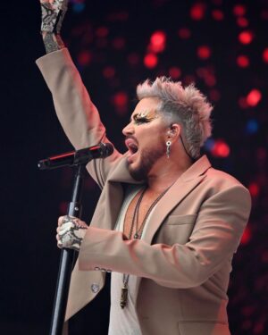 Adam Lambert Instagram - Had a ball singin for 80,000 at Wembley Stadium for  #summertimeball! Thank you @capitalofficial for having me! Loved running into the one and only @kylieminogue #padam !!!

📷: Global/Shutterstock