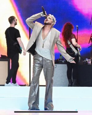 Adam Lambert Instagram - Had a ball singin for 80,000 at Wembley Stadium for  #summertimeball! Thank you @capitalofficial for having me! Loved running into the one and only @kylieminogue #padam !!!

📷: Global/Shutterstock