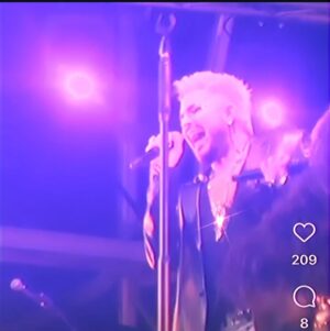 Adam Lambert Instagram - Thanks @beverleyknight for inviting me to join you at Mighty Hoopla for this song! ❤️