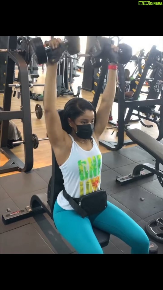 Adesua Etomi-Wellington Instagram - Let's go 💪🏽 🎥 @24strong_ my trainer and yoda If you haven't been following my workouts here on instagram, welcome🥰